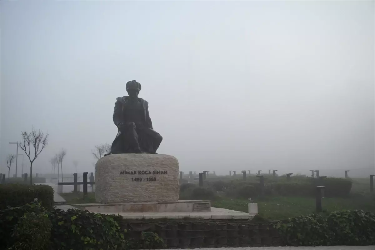 Edirne'de yoğun sis etkili oluyor