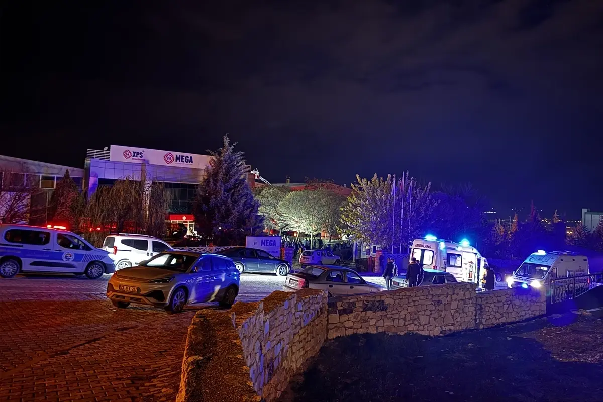 Elazığ'da fabrikada çıkan yangında 16 işçi dumandan etkilendi