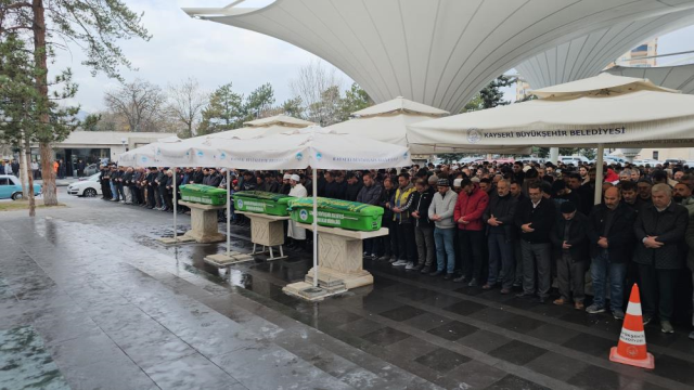 The most painful funeral! The sight of side-by-side coffins devastated onlookers