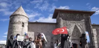 Erzurum'da sağlık çalışanları 109 haftadır Gazze için 'sessiz yürüyüş'lerini sürdürüyor