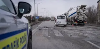Erzurum'da tırın çarptığı hafif ticari aracın sürücüsü yaralandı