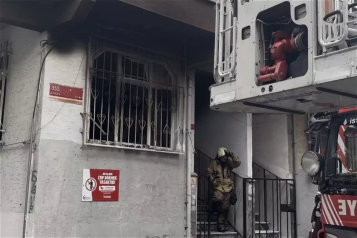 Esenler'de çakmakla oynayan çocuğun evde çıkardığı yangın söndürüldü