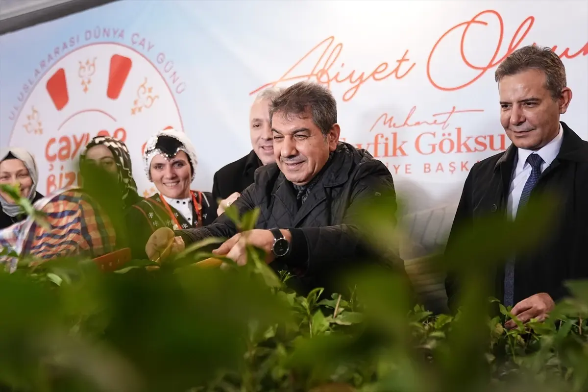 Esenler'de Dünya Çay Günü'ne özel 55 çeşit çay ikramı