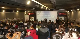 'Gezen Sinema Tırı' Karlıova'da çocuklarla buluştu