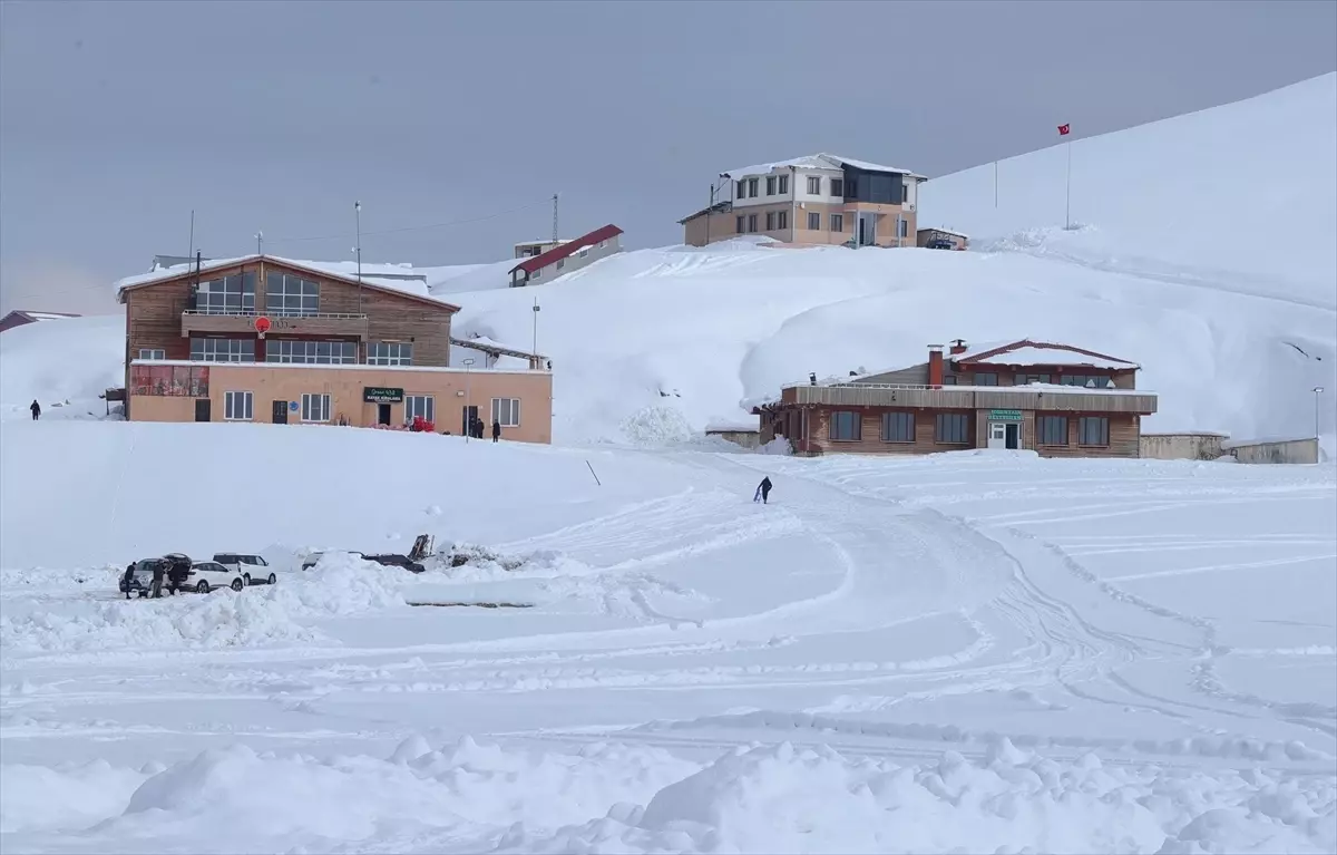 Hakkari'deki kayak merkezi yeni sezon için gün sayıyor