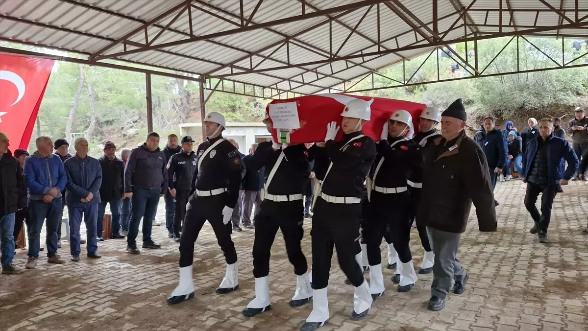Hatay'da kalp krizi sonucu ölen polis memurunun cenazesi defnedildi