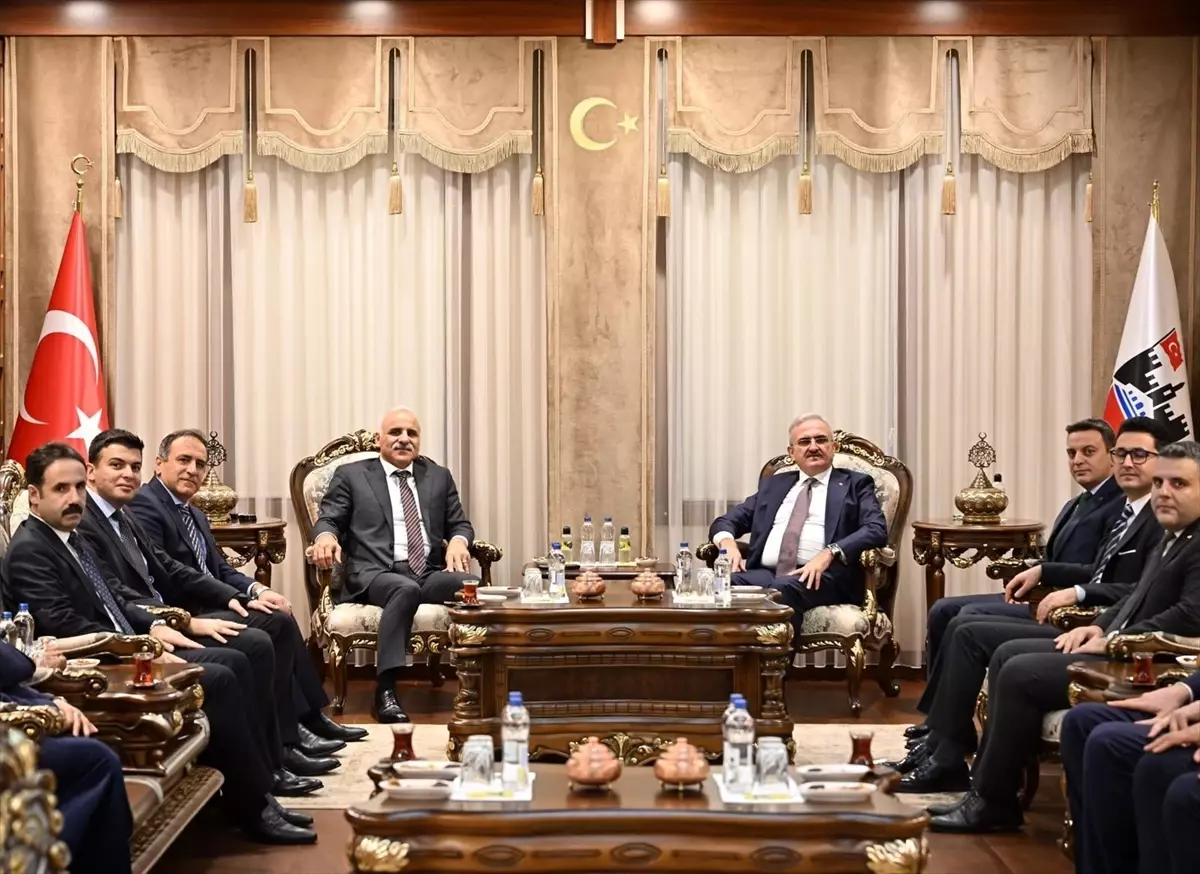 İçişleri Bakan Yardımcısı Karaloğlu, Diyarbakır Valiliğini ziyaret etti