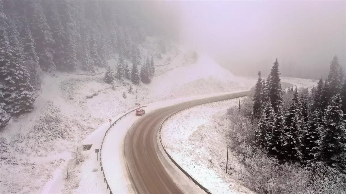 Ilgaz Dağı'nda kar ve sis etkili oldu