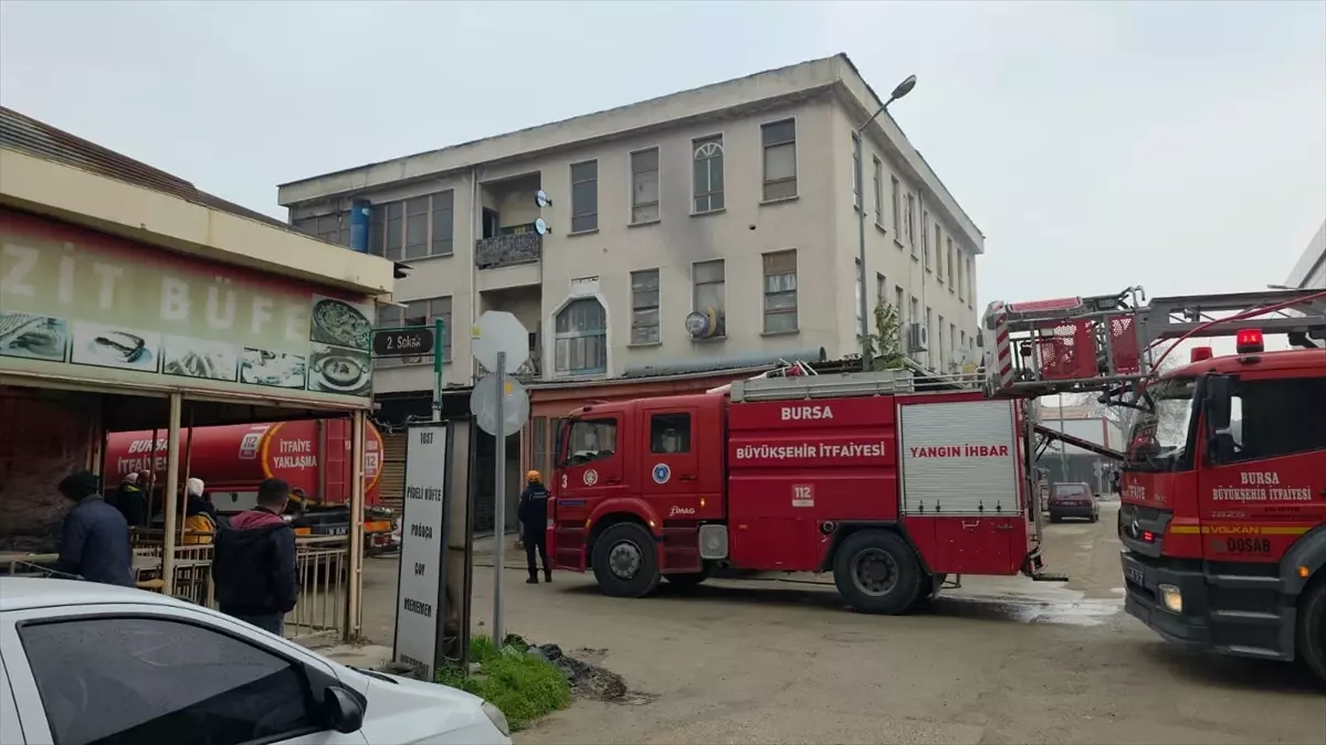 İnegöl'de boyahanede çıkan yangın söndürüldü