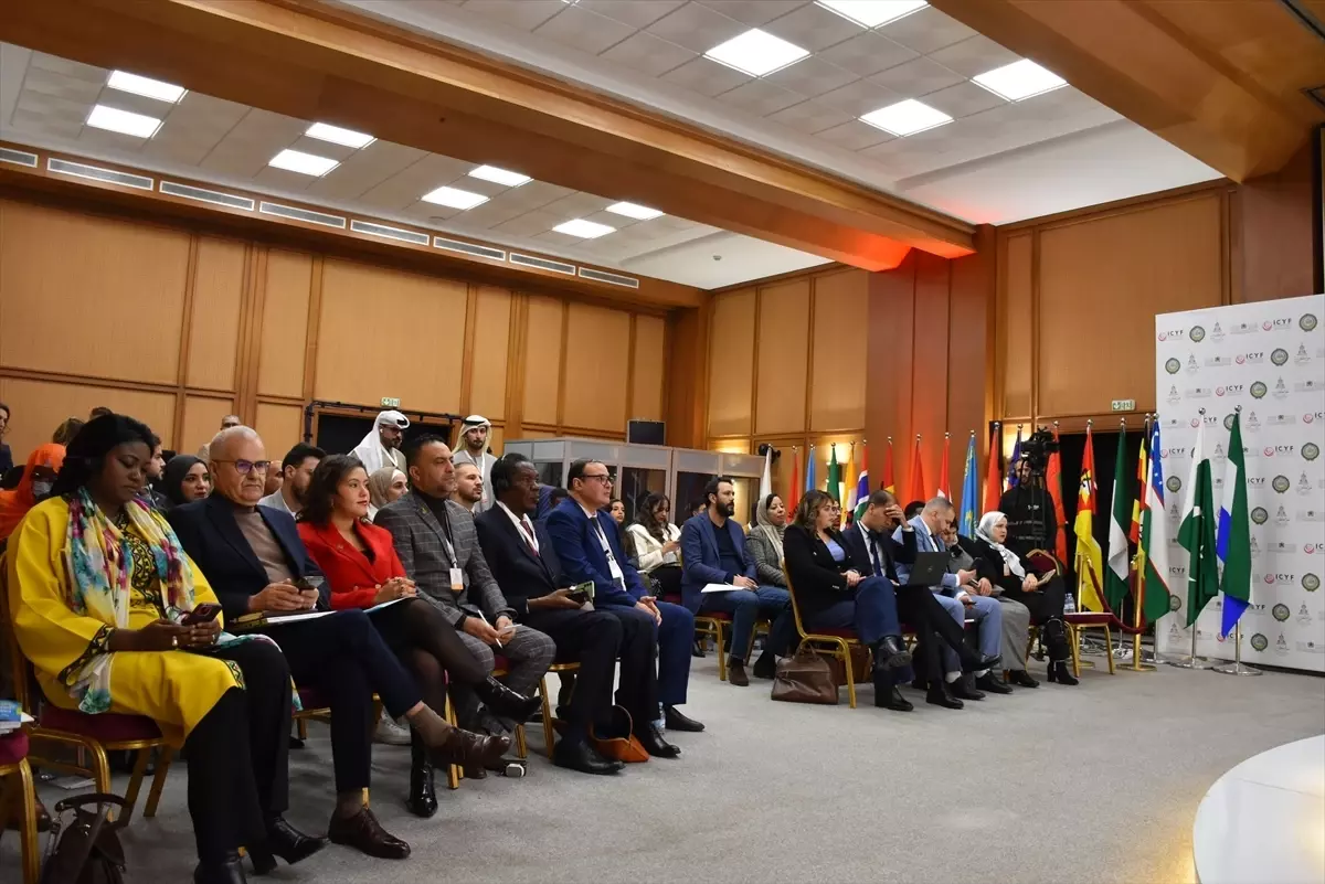 İslam ülkelerinden gençler demokrasi, barış ve güvenliği konuşmak için Fas'ta buluştu