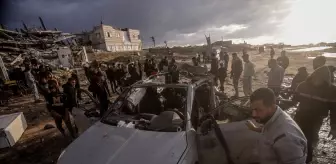 İsrail'in Gazze'de bir araca düzenlediği hava saldırısında 4 Filistinli hayatını kaybetti