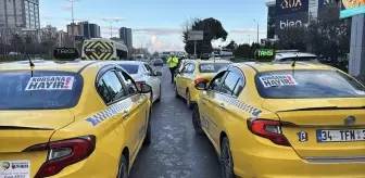 İstanbul'da konvoy oluşturarak bir araya gelen taksicilerden korsan taşımacılığa tepki