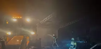 İzmir'de kompozit malzeme üreten fabrikada çıkan yangın söndürüldü