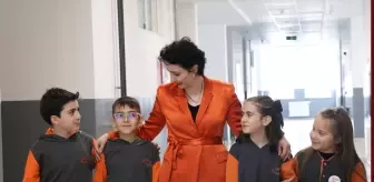 Kanseri yenen Mehtap öğretmen için ders zili bir yıl aradan sonra yeniden çaldı