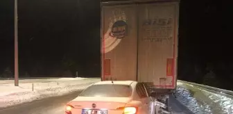 Kars'ta tıra çarpan otomobilin sürücüsü yaralandı