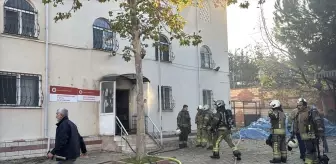 Kartal'da 2 katlı binada çıkan yangın söndürüldü