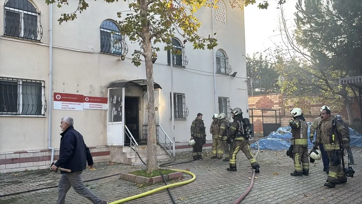 Kartal'da 2 katlı binada çıkan yangın söndürüldü