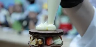 Kayseri'de 'Minik Şefler Mutfakta' etkinliğiyle çocuklar pasta yapımını deneyimledi