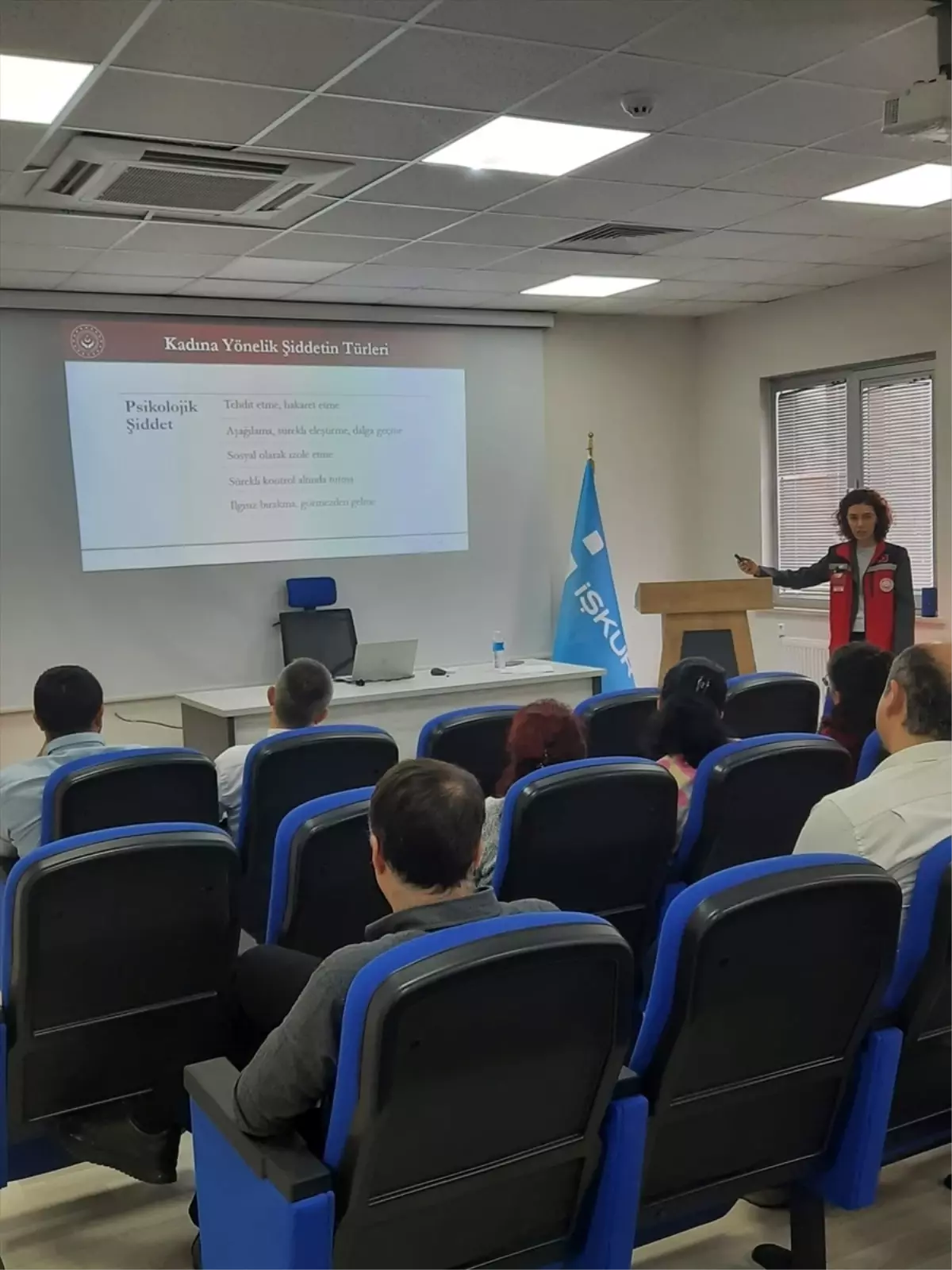 Kırklareli'nde kadına karşı şiddetle mücadele eğitimleri sürüyor