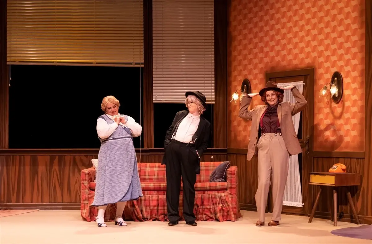 Kocaeli Şehir Tiyatroları 'Üç Jokerli Konken' oyununu Almanya'da sahneleyecek