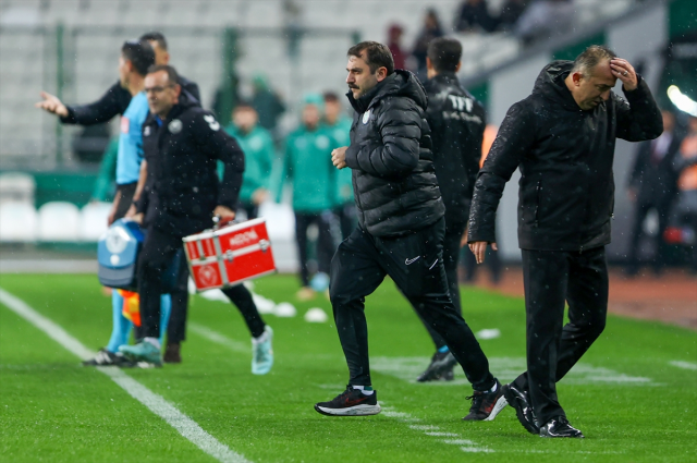 kulup doktoru rahatsizlandi yesil sahada bakin 19347907 5310 m