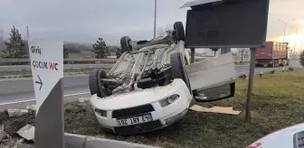 Kütahya'da tıra çarparak devrilen otomobilin sürücüsü yaralandı