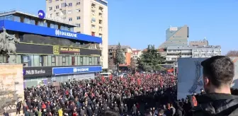 Lahey'de yargılanan eski Kosova Kurtuluş Ordusu komutanları için Üsküp'te destek gösterisi