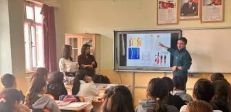 Malazgirt'te öğrencilere yönelik skolyoz taraması sürüyor