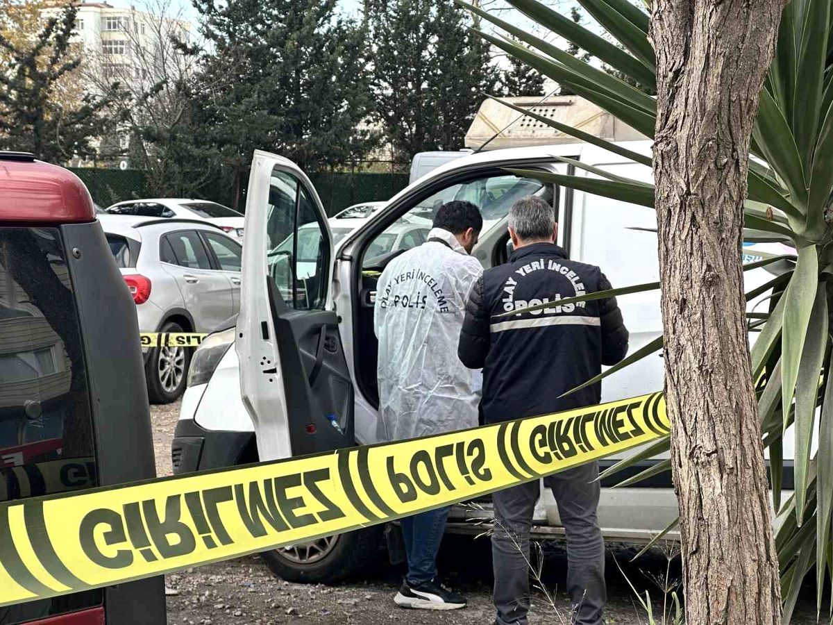 Maltepe'de kargo çalışanı araç içerisinde ölü bulundu