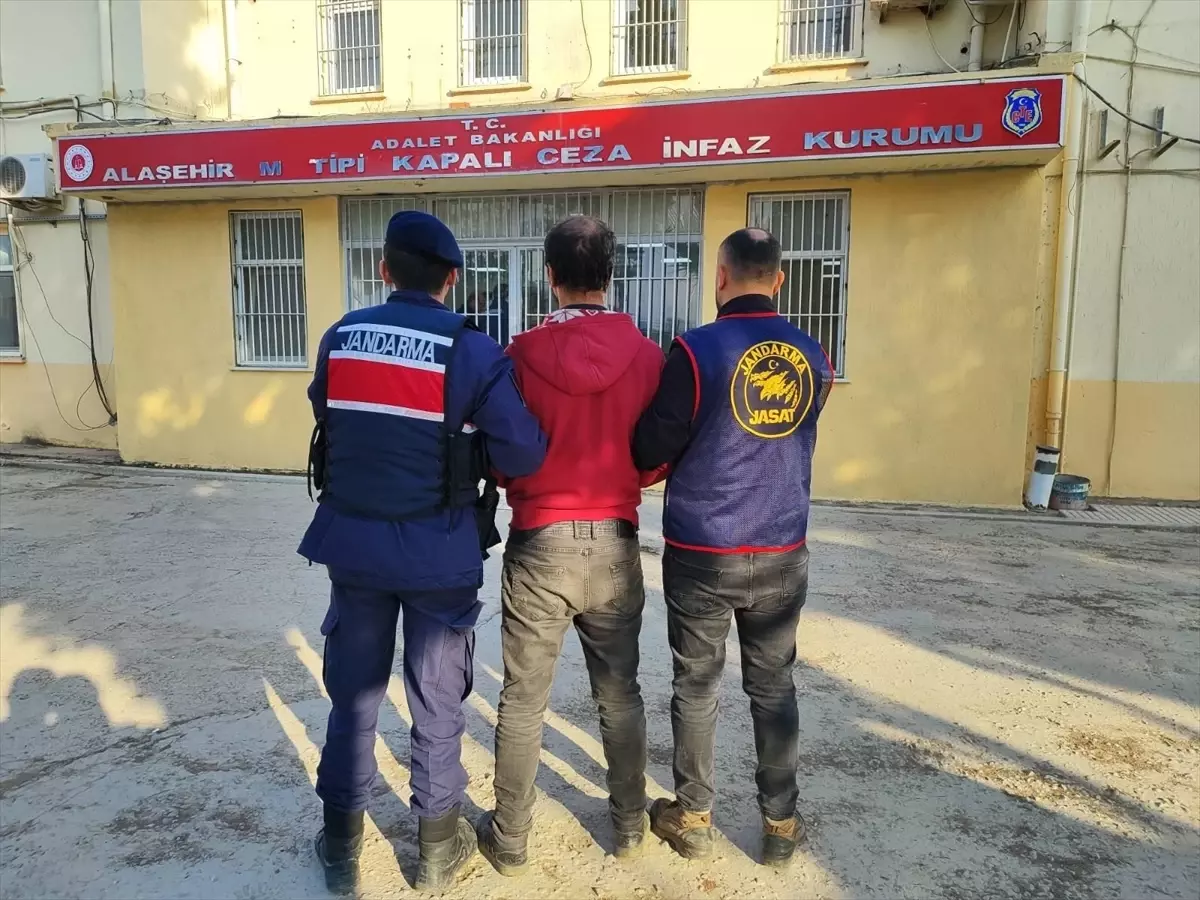 Manisa'da çiftçilerin eşyalarını gasbeden firari hükümlü yakalandı