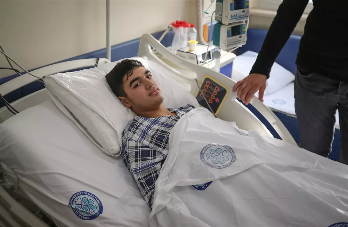 Mantardan zehirlenen genç babasının karaciğeriyle hayata tutundu