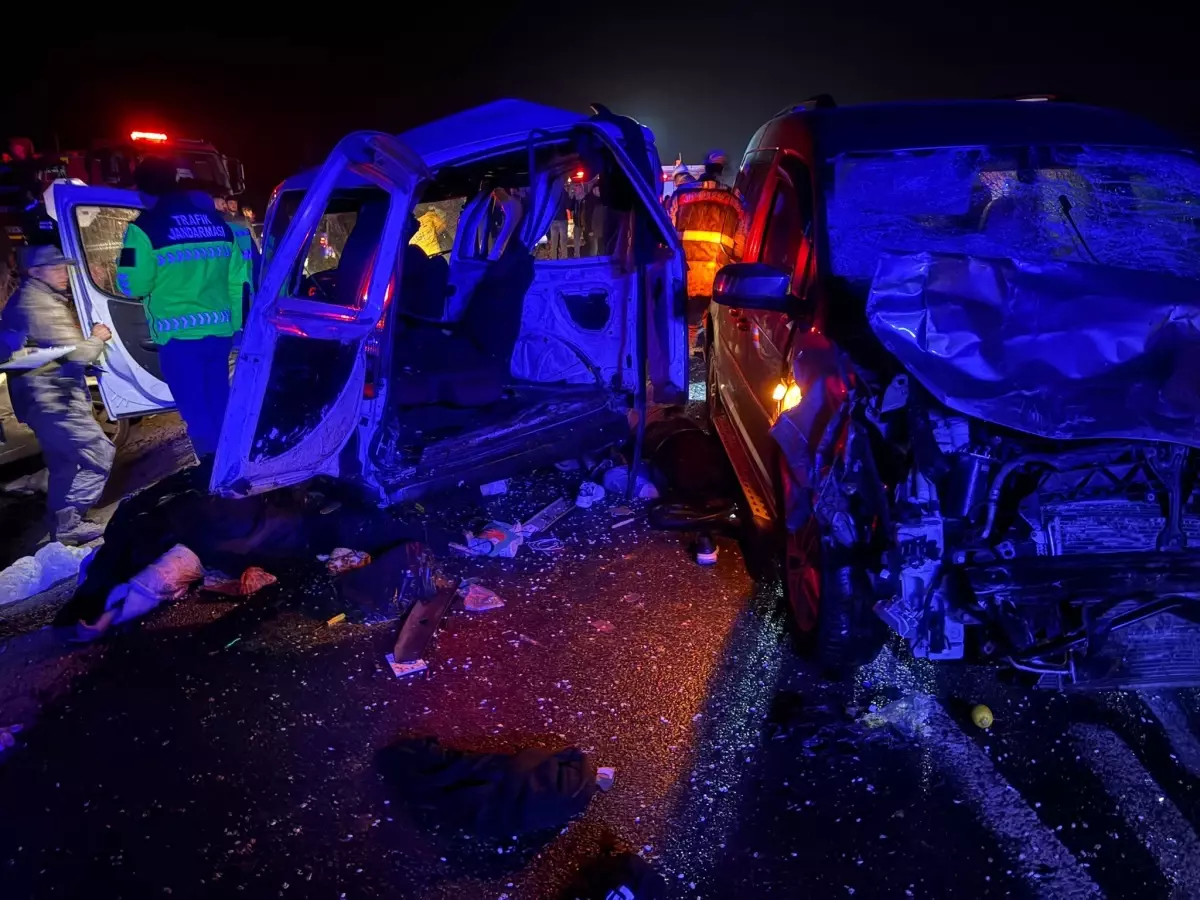 Mardin'de Trafik Kazası: 3 Ölü, 6 Yaralı