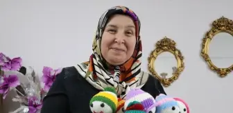 Ördüğü bebeklerle kimsesiz çocukları mutlu ediyor