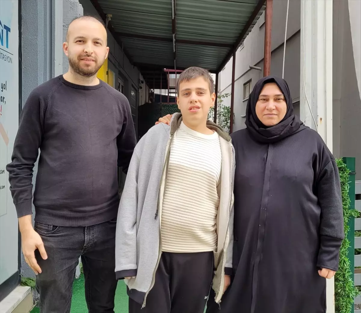 Otizmli Tarık Arda dünyasını müzikle renklendiriyor