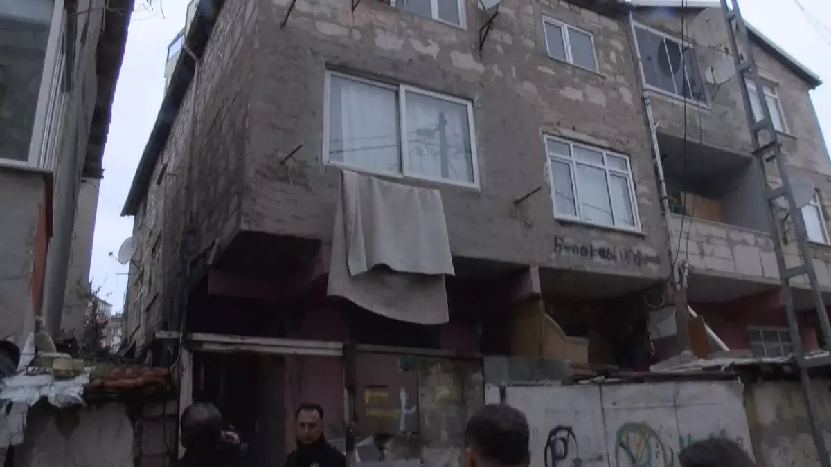 Pendik'te evde çıkan yangında 4 çocuk yaralandı