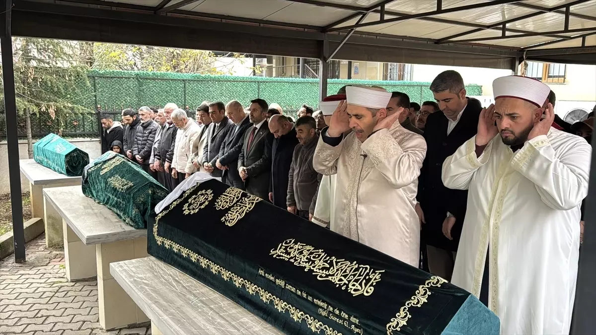 Pendik'te yangında ölen 3 çocuk son yolculuğuna uğurlandı