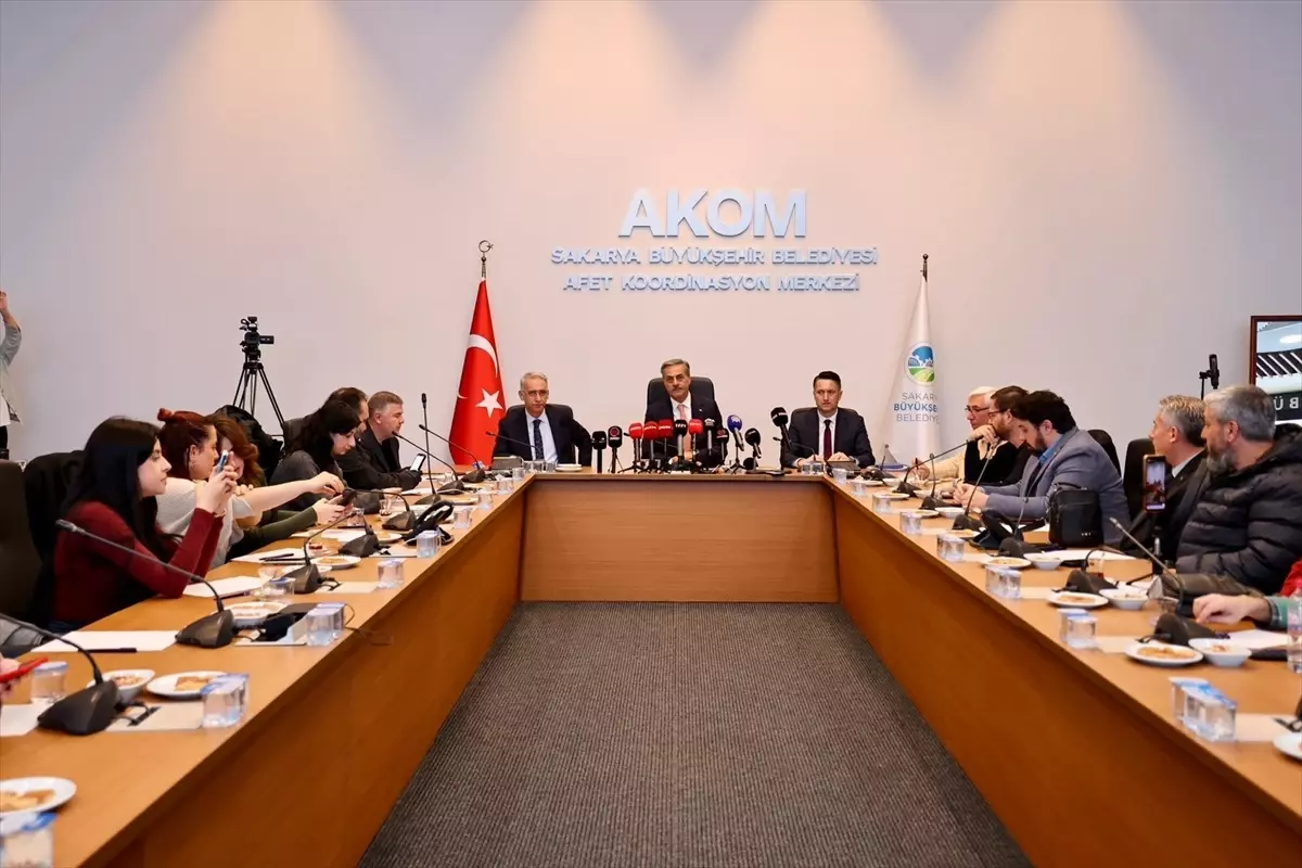 Sakarya Büyükşehir Belediye Başkanı Alemdar'dan Sapanca Gölü açıklaması