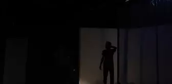 Şam'da Suriyeli kayıpların hikayesini anlatan 'İsmail'i Beklerken' oyunu sahnelendi