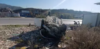 Samandağ ilçesinde devrilen otomobildeki 2 kişi yaralandı
