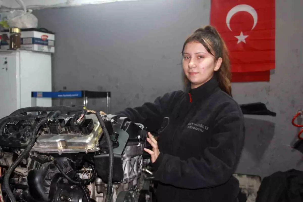 Sanayinin tek kız çırağı: 17 yaşındaki Dilem, hayalinin peşinde koşuyor