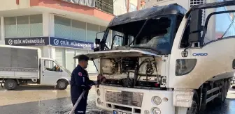Serik'te park halindeki kamyonda yangın çıktı