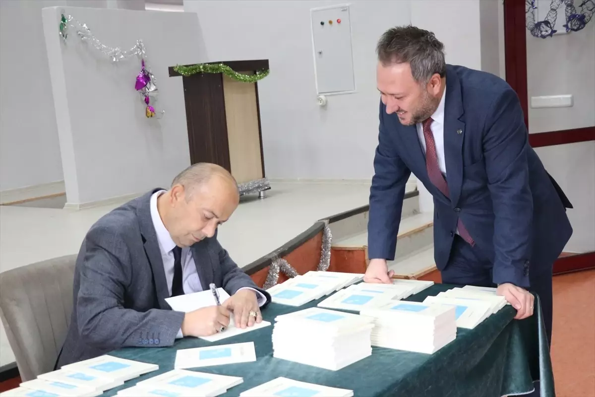 Siirt'te zihinsel engelli Aslan Çevik şiir kitabı yazdı