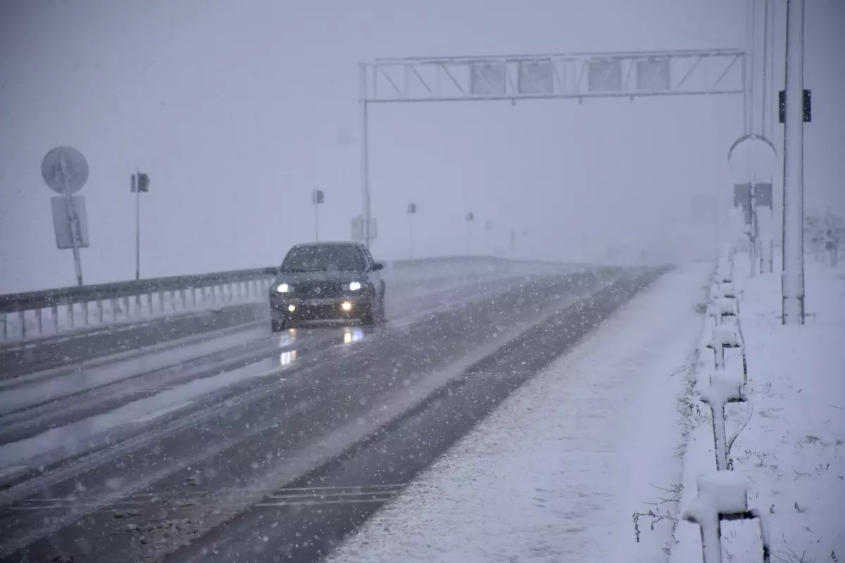 Sivas'ta yüksek kesimlerde kar yağışı