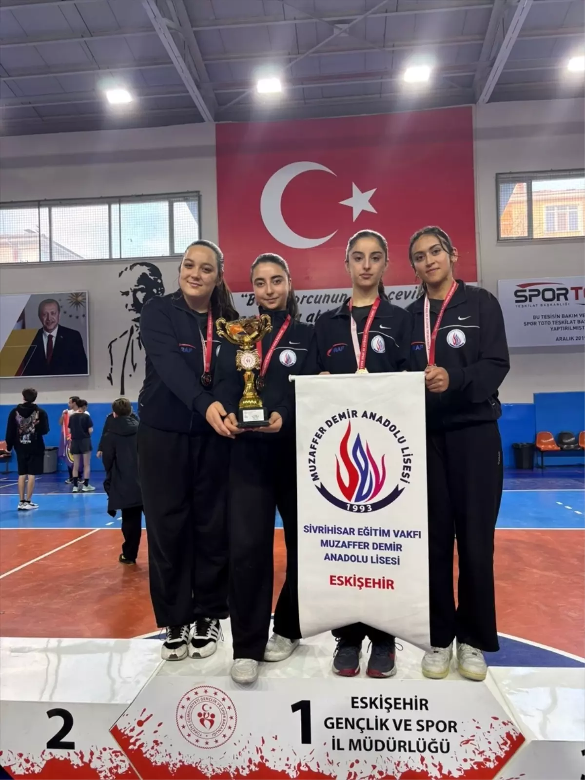 Sivrihisar'da lise öğrencileri masa tenisinde il şampiyonu oldu