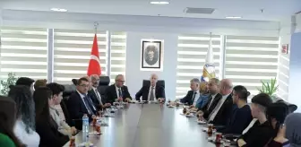 TÜ Rektörü Hatipler, üniversiteden burs alan öğrencilerle bir araya geldi