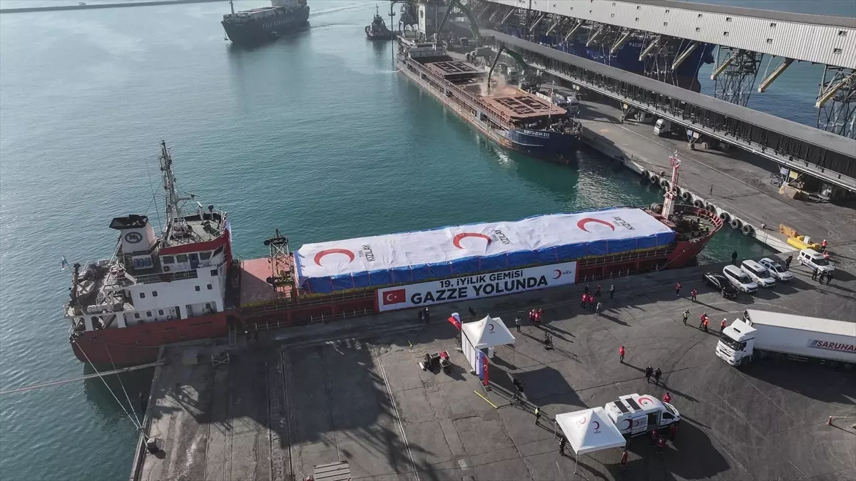 Türk Kızılayın Gazze için hazırladığı 19. 'İyilik Gemisi' Mersin limanından uğurlandı