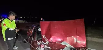 Uşak'ta hafif ticari araç ile otomobilin çarpışması sonucu 6 kişi yaralandı