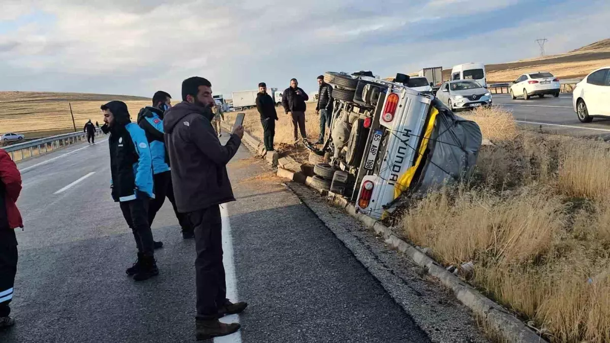 Van'da 6 araç birbirine girdi: 3 kişi yaralandı