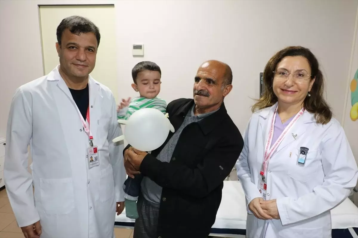 Van'da kalbi yarım doğan bebek, İstanbul'da uygulanan tedaviyle hayata tutundu