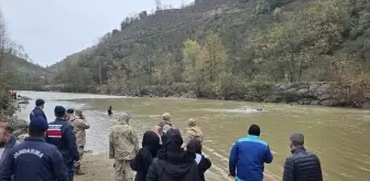 Vefat eden annesi için mezar yeri bakmaya giderken yeğeniyle trafik kazasında öldü